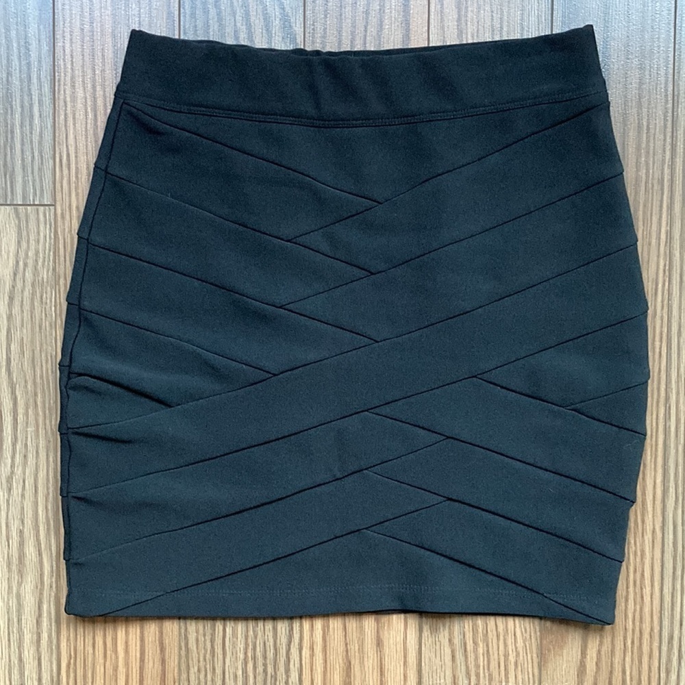 DYNAMITE Classic black mini skirt size small - Picture 7 of 8